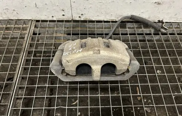 Ford Mustang VI Front brake caliper 2B3022B294