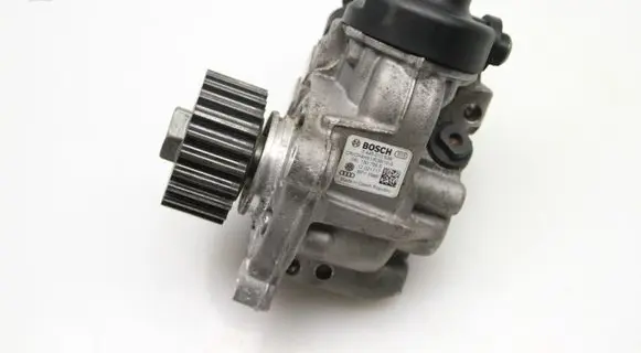 Volkswagen PASSAT B8 Fuel injection high pressure pump 04L130755E