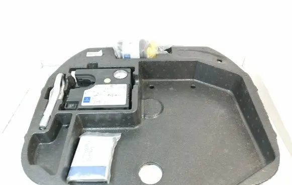 Mercedes-Benz SLK R172 Tire air pump compressor A1728901314 A0005832202