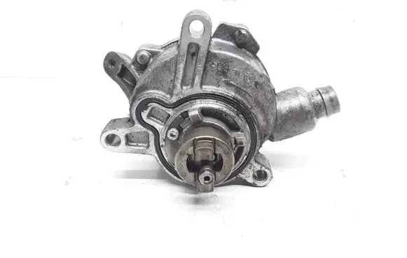 Volvo V70 Vacuum pump 30677904