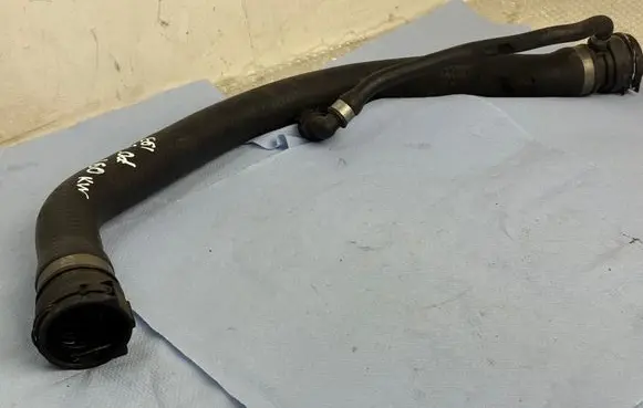 Engine coolant pipe/hose