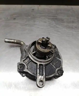 Mercedes-Benz C W203 Vacuum pump A6112300065
