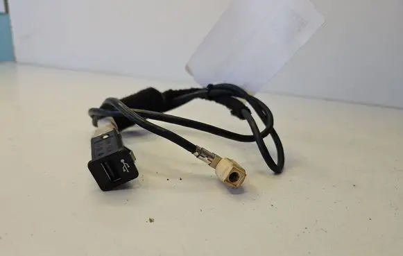 BMW 3 E90 E91 USB socket connector 9167196