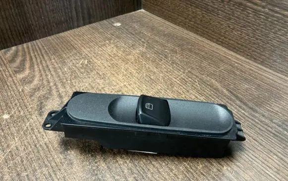 Mercedes-Benz Vito Viano W639 Electric window control switch 6395451413