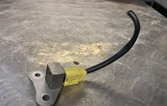 Nissan Qashqai Airbag deployment crash/impact sensor