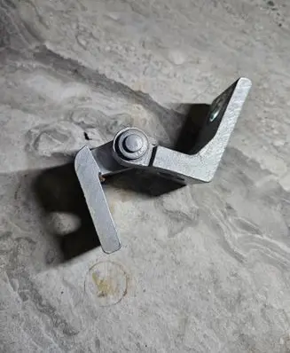 Skoda Octavia Mk2 (1Z) Front door lower hinge 1K0831412D