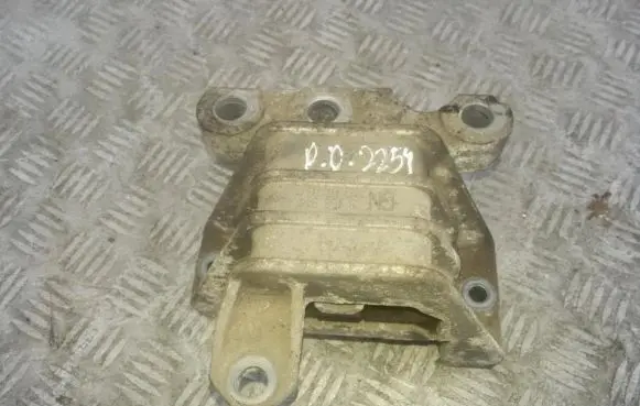 Opel Signum Engine mount bracket