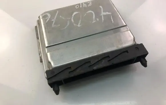 Volvo XC70 Engine control unit/module ECU 08675760A