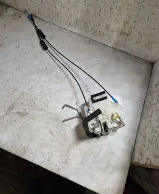 Subaru Legacy Front door lock