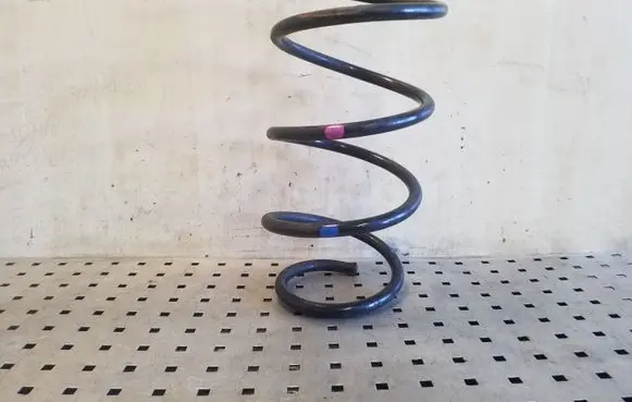Toyota Avensis T250 Front coil spring