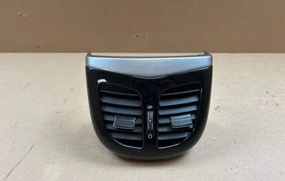 Hyundai i40 Rear air vent grill 846423Z001