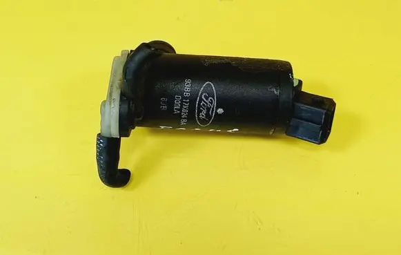 Ford Focus Windscreen/windshield washer pump 93BB17K624BA