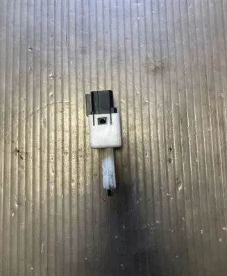 Honda CR-V Brake pedal sensor switch M28988