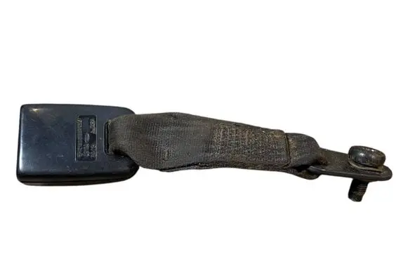 Front seatbelt buckle