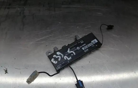 BMW 5 E39 Antenna control unit 8364084