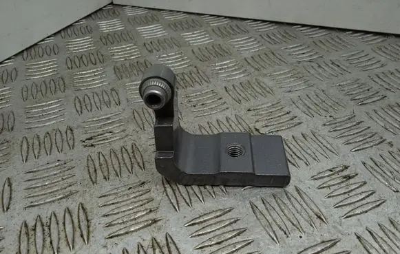 BMW 5 F10 F11 Rear door lower hinge 7185635