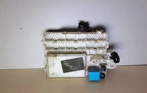 Toyota Hilux (AN10, AN20, AN30) Fuse module