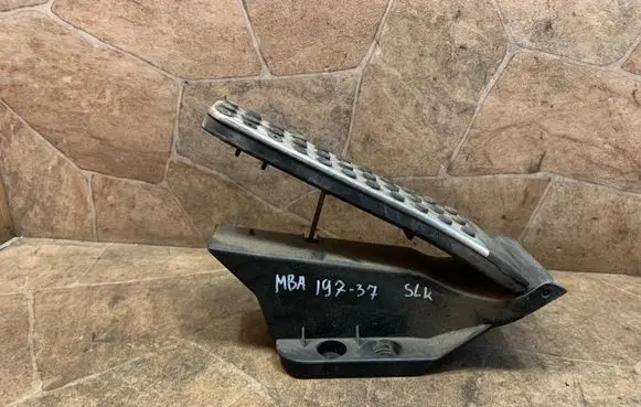 Mercedes-Benz SLK R172 Accelerator throttle pedal A2043000200