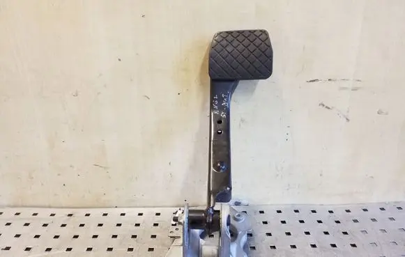 Volkswagen PASSAT B7 Brake pedal 3C2723057H 1K2721117G C2723143A