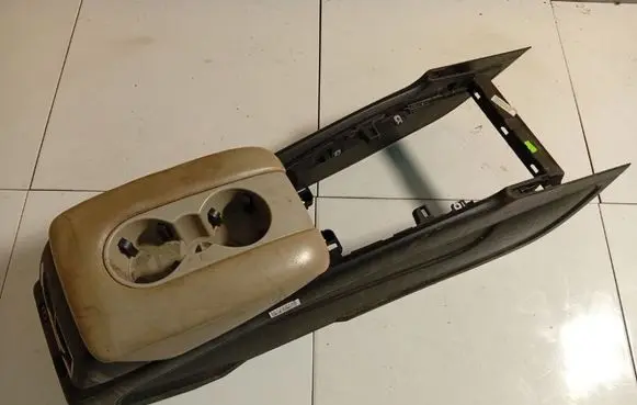 Audi Q7 4L Armrest 