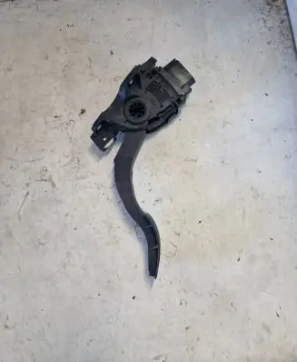 Volvo V70 Accelerator throttle pedal 31329058