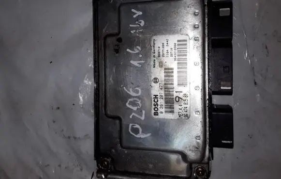 Peugeot 206 Engine control unit/module 0261207477 9647481580 ME744