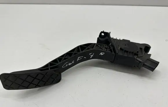 Volkswagen Golf VII Accelerator throttle pedal 5Q2723503D