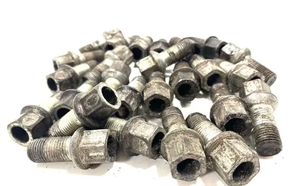 Volkswagen Golf VI Nuts/bolts 
