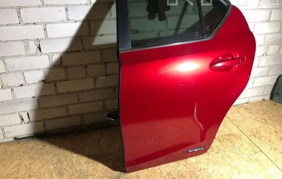 Lexus CT 200H Rear door