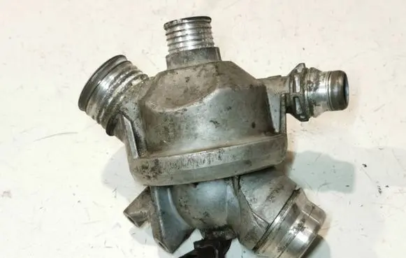Thermostat/thermostat housing