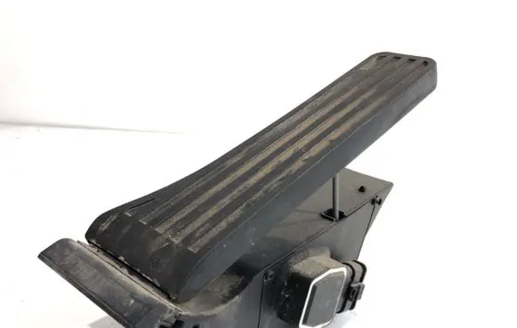 Mercedes-Benz C W204 Accelerator throttle pedal A2043000004