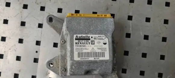 Renault Trafic II (X83) Airbag control unit/module 7701067420 609471400A