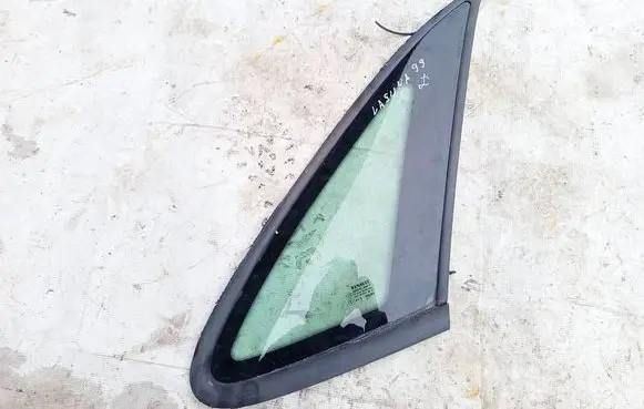 Renault Laguna I Rear side window as2
