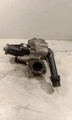 Jaguar XE EGR valve G4D39D475AA