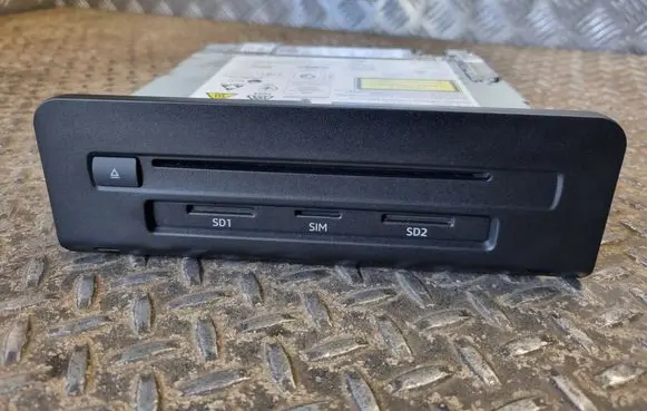 Radio/CD/DVD/GPS head unit