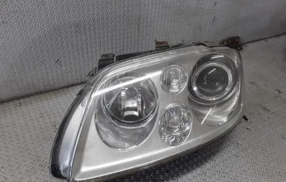 Volkswagen Touran I Headlight/headlamp 0301205271 1T0941031F