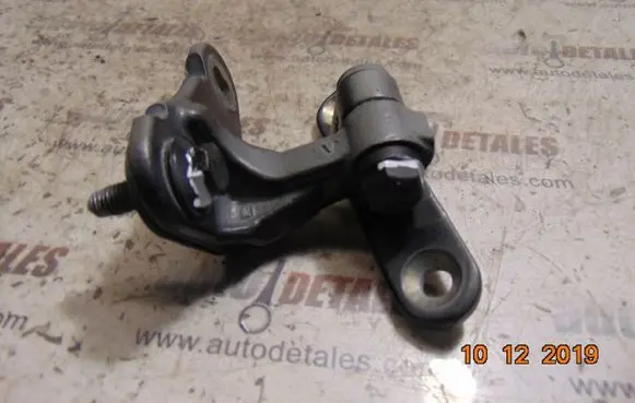 Mercedes-Benz GL X164 Front door upper hinge