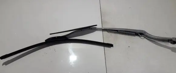 Hyundai Elantra Front wiper blade arm M9618KWB