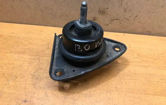 Hyundai i30 Engine mount bracket