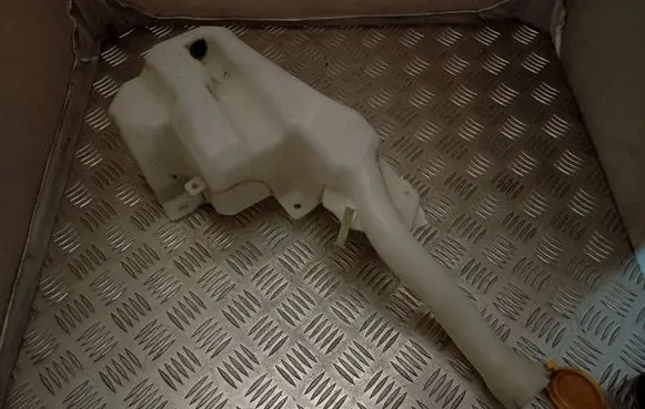 Ford Mustang VI Windshield washer fluid reservoir/tank FR3B17B613AE