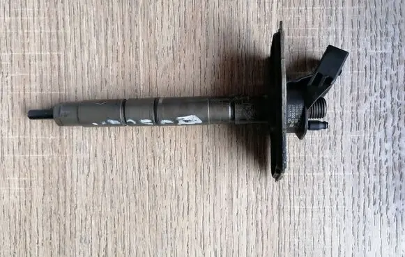 Audi A6 S6 C6 4F Fuel injector 059130277AJ 060614 3151