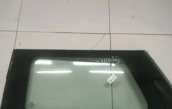 Mini One - Cooper R50 - 53 Rear side window AS2
