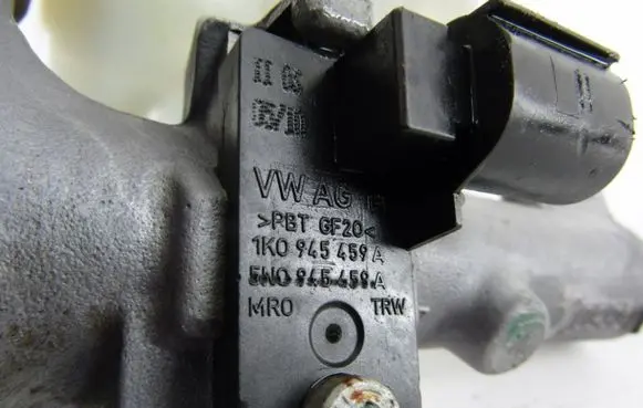 Volkswagen Golf VI Master brake cylinder 1K0945459A