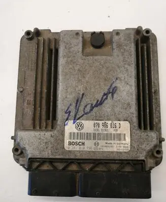 Volkswagen Touareg I Engine control unit/module 070906016D 0281010736
