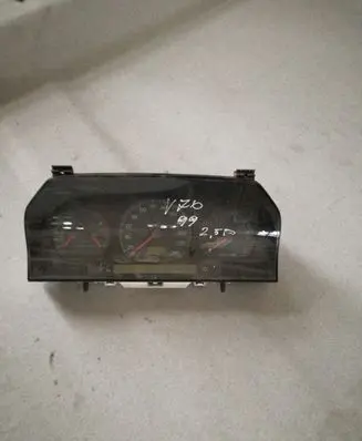 Volvo S70 V70 V70 XC Speedometer (instrument cluster) 9168386