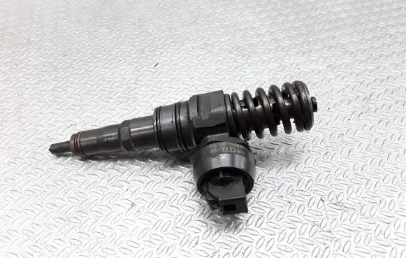 Volkswagen Caddy Fuel injector 038130073BN