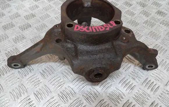Land Rover Discovery Front wheel hub spindle knuckle 