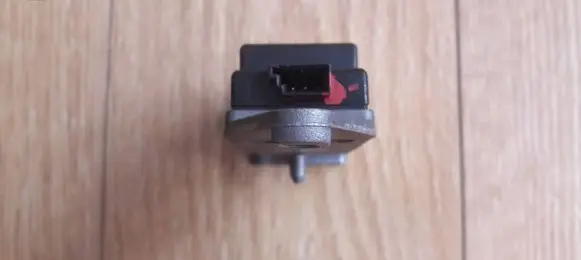 Mercedes-Benz E W210 Airbag deployment crash/impact sensor 0008209926 0003991162016862 AAT9D26BLM8
