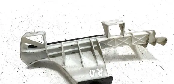 Peugeot 508 Front door windshield rail 