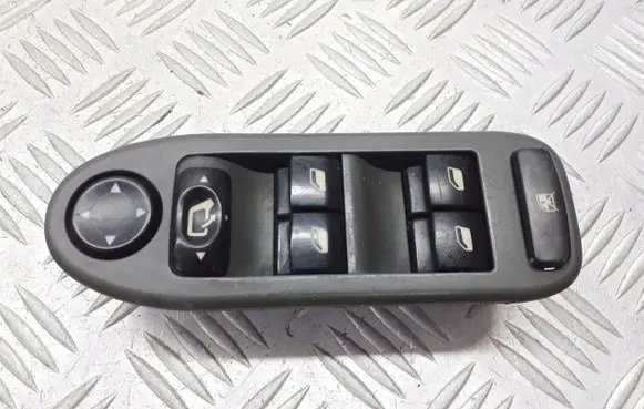 Citroen C5 Front door window switch trim 